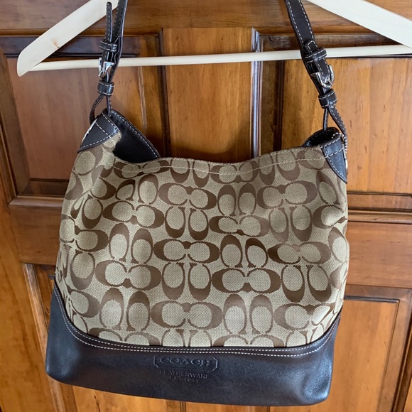 Coach purse. - Picture 2 of 8